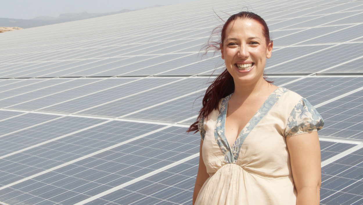 Patricia Hernández en planta fotovoltaica